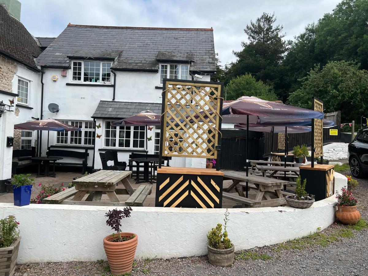 Chainbridge Usk Riverside Gastro Pub And Accommodation Trostrey 外观 照片